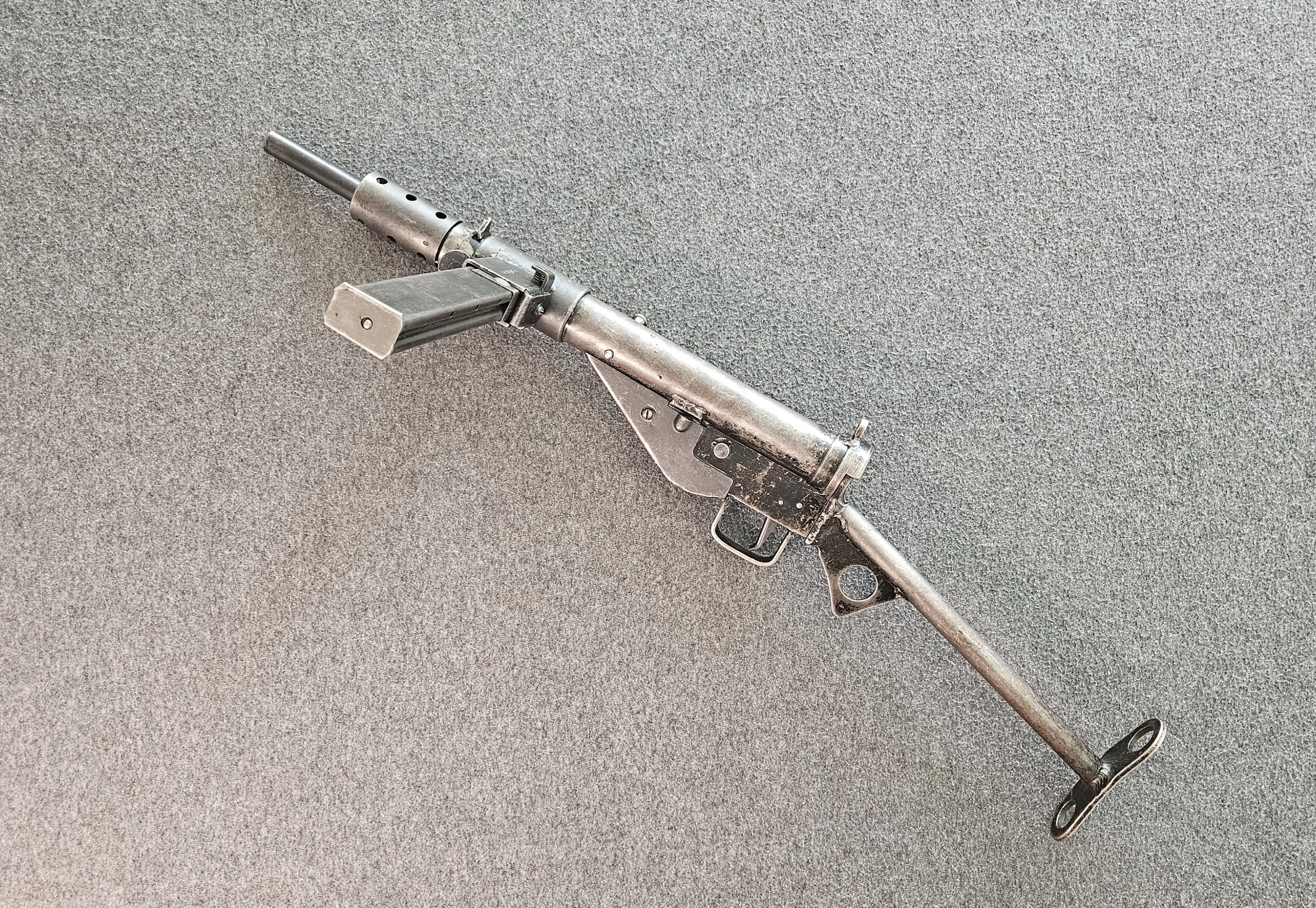 PISTOLET SAMOPOWTARZALNY STEN MKII KALIBER 9X19