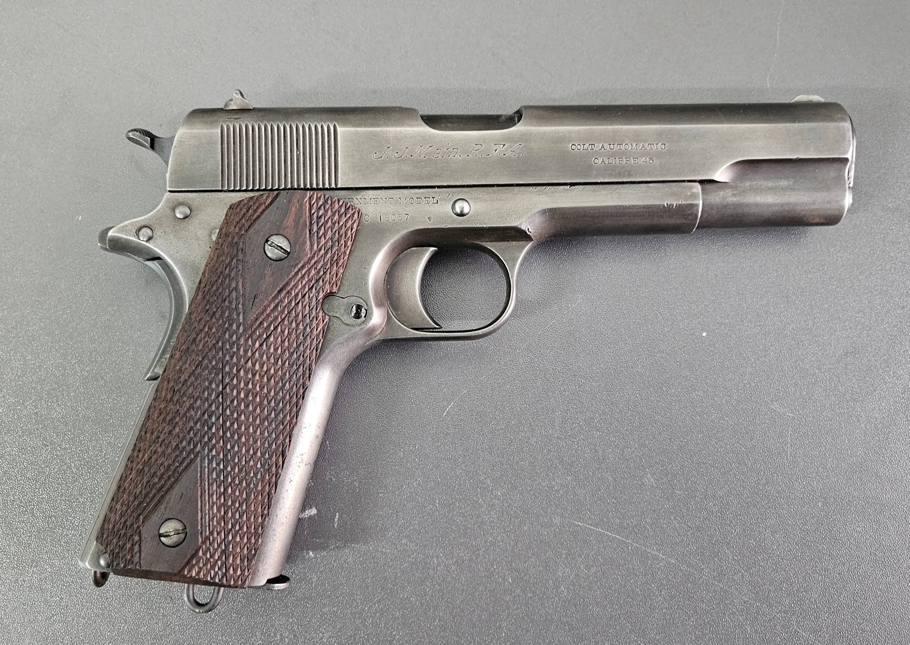 PISTOLET COLT M1911 GOVERNMENT MODEL  KALIBER .45 ACP