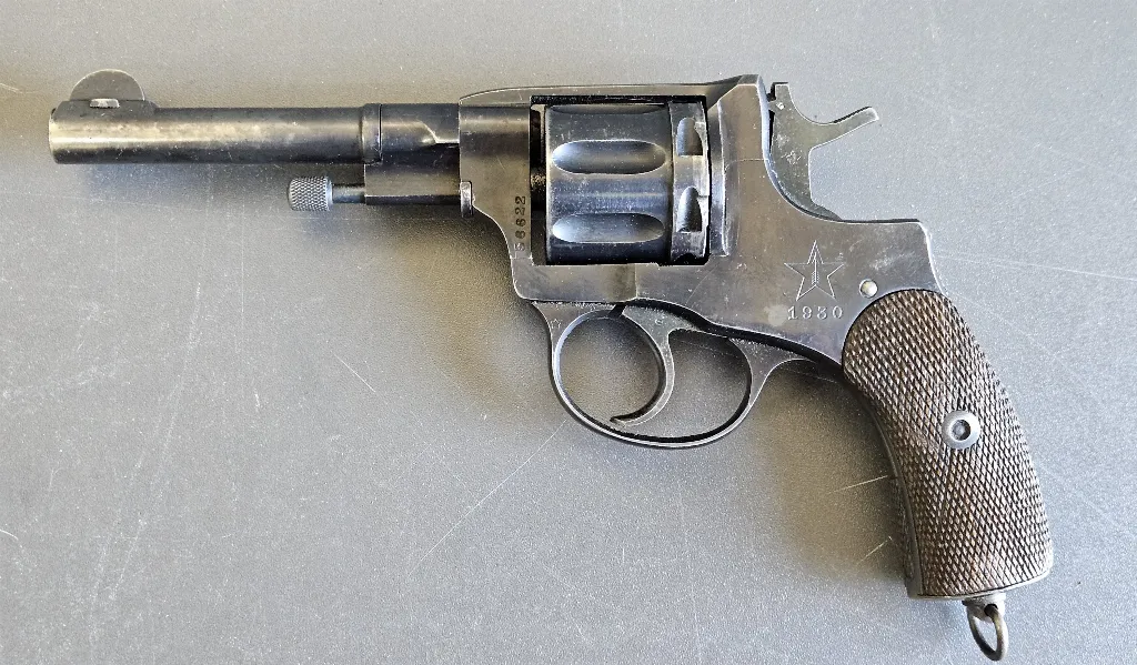 REWOLWER NAGANT M1895 ROK 1930 kaliber 7,62 Nagant